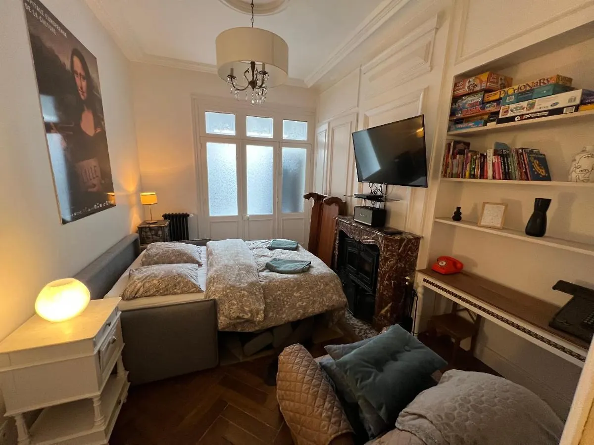 La Petite Place De La Porte D'Arras Lille Lägenhet